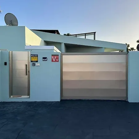 Сasa de vacaciones And Light Mini Golf Pool Luxury 7 Star La Guirra