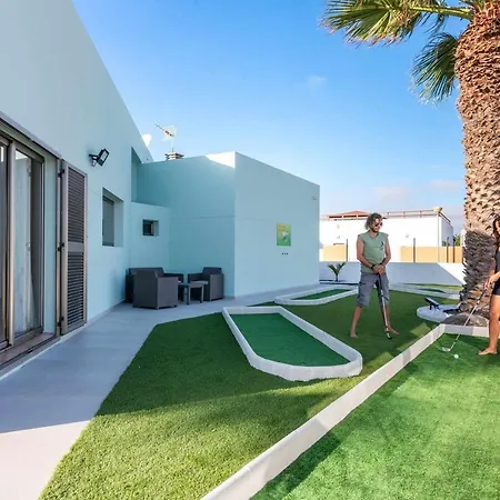 Holiday home And Light Mini Golf Pool Luxury 7 Star