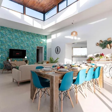 Сasa de vacaciones And Light Mini Golf Pool Luxury 7 Star