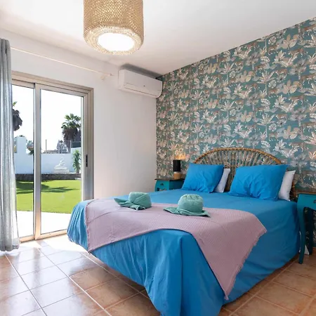 Сasa de vacaciones And Light Mini Golf Pool Luxury 7 Star *